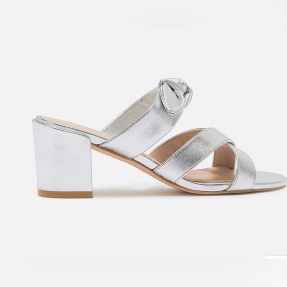Stuart Weitzman $425 Bandeau‎ Metallic Slide Bow Sandal Silver Leather Sz 6 - Picture 2 of 9
